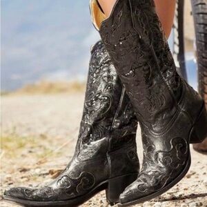 Corral A1070 Black Laser Cut Sequin Boots inlay